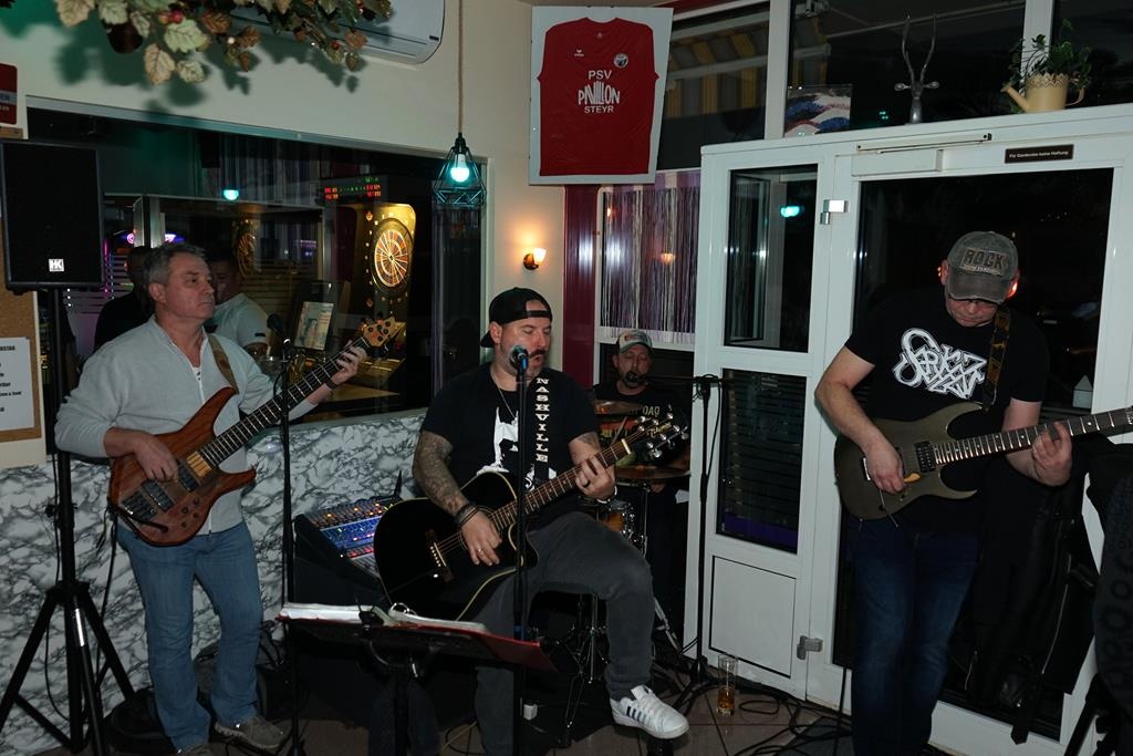 Jule und Band live im Café Pavillon