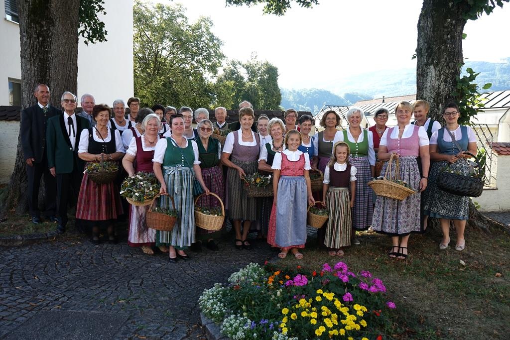 Maria Wurzweih - Goldhauben- und Hammerherrengruppe Garsten