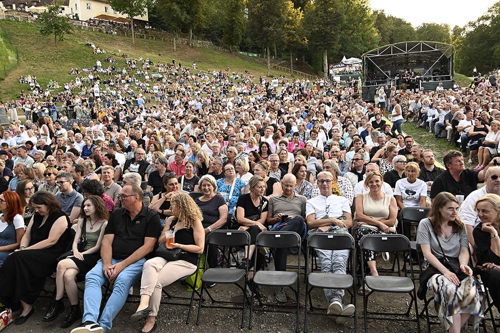 CLAM Live, Philipp Hochmair und die Elektrohand Gottes präsentierten "Jedermann Reloaded"